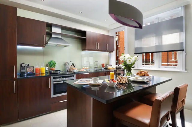 London hotel with kitchen