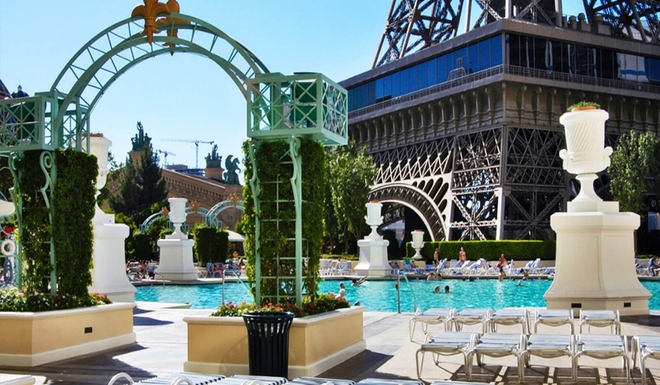 lazy river paris las vegas pool