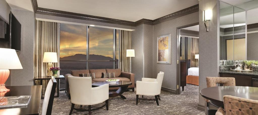 3-Bedroom Connected Suite at Luxor Las Vegas