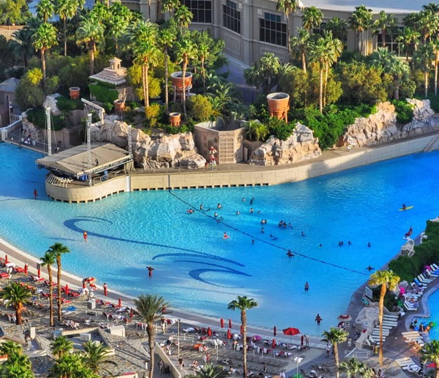 lazy river paris las vegas pool